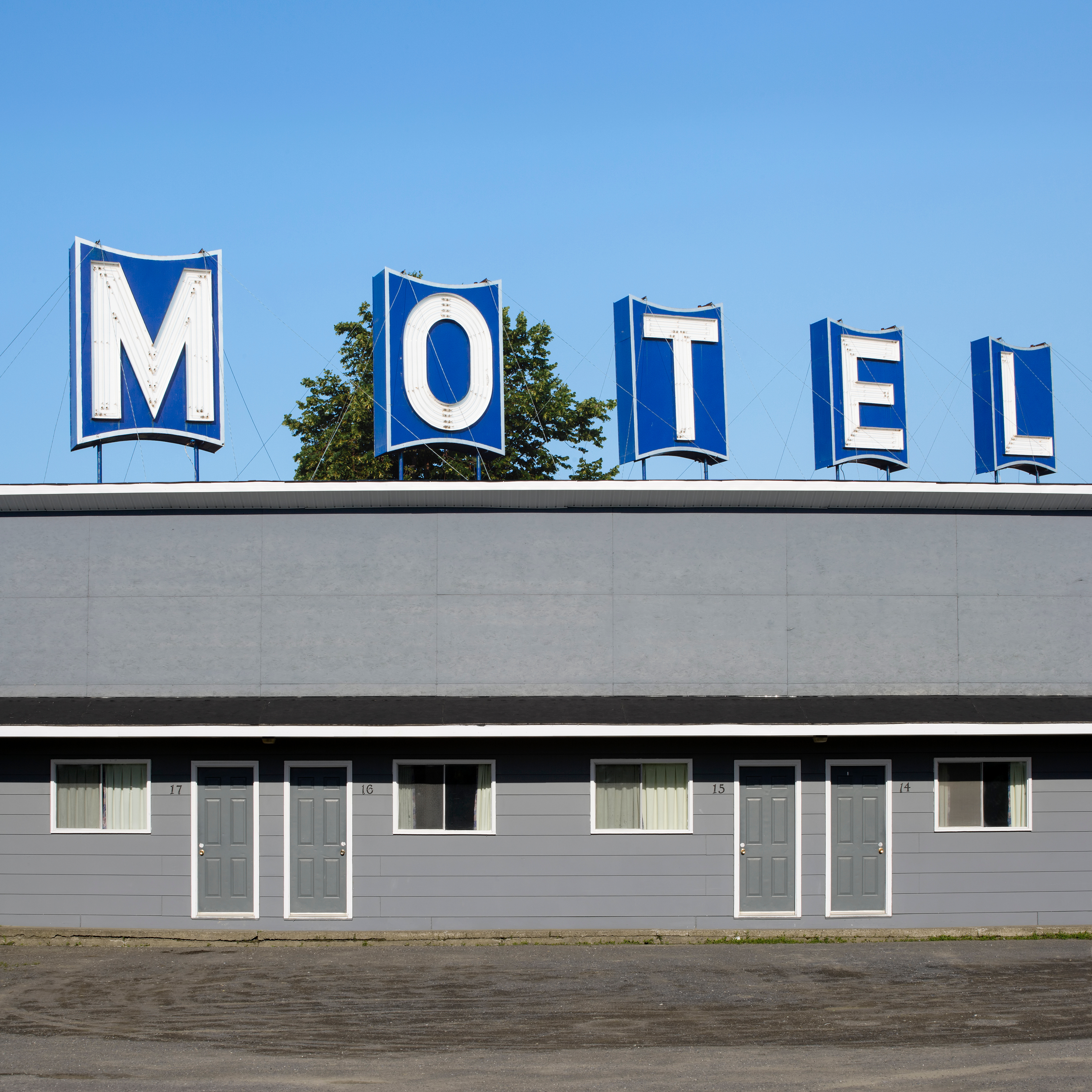 Motel building exterior with large sign, representing hotel lodging options for workforce travel