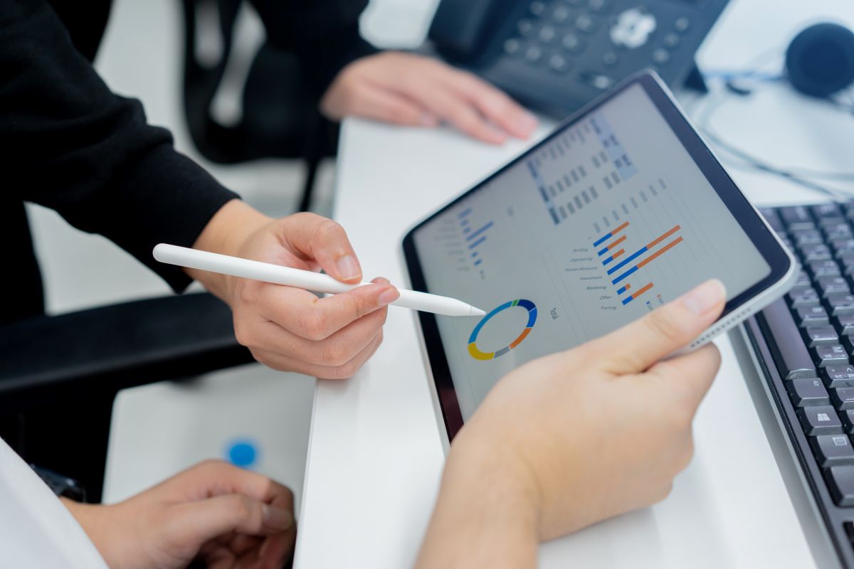 Travel Management KPIs for Crews: What to Track (and Why)