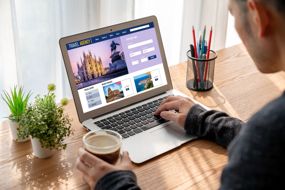 Workforce Travel Booking Software vs Online Travel Agencies: What’s the Better Approach?